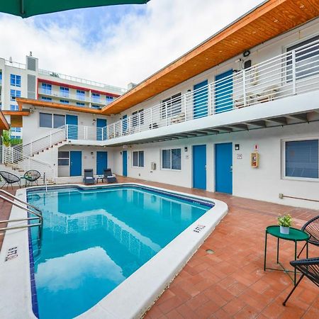 Cozy 1 Bedroom With Pool Steps From The Beach #41 Hollywood Exterior photo