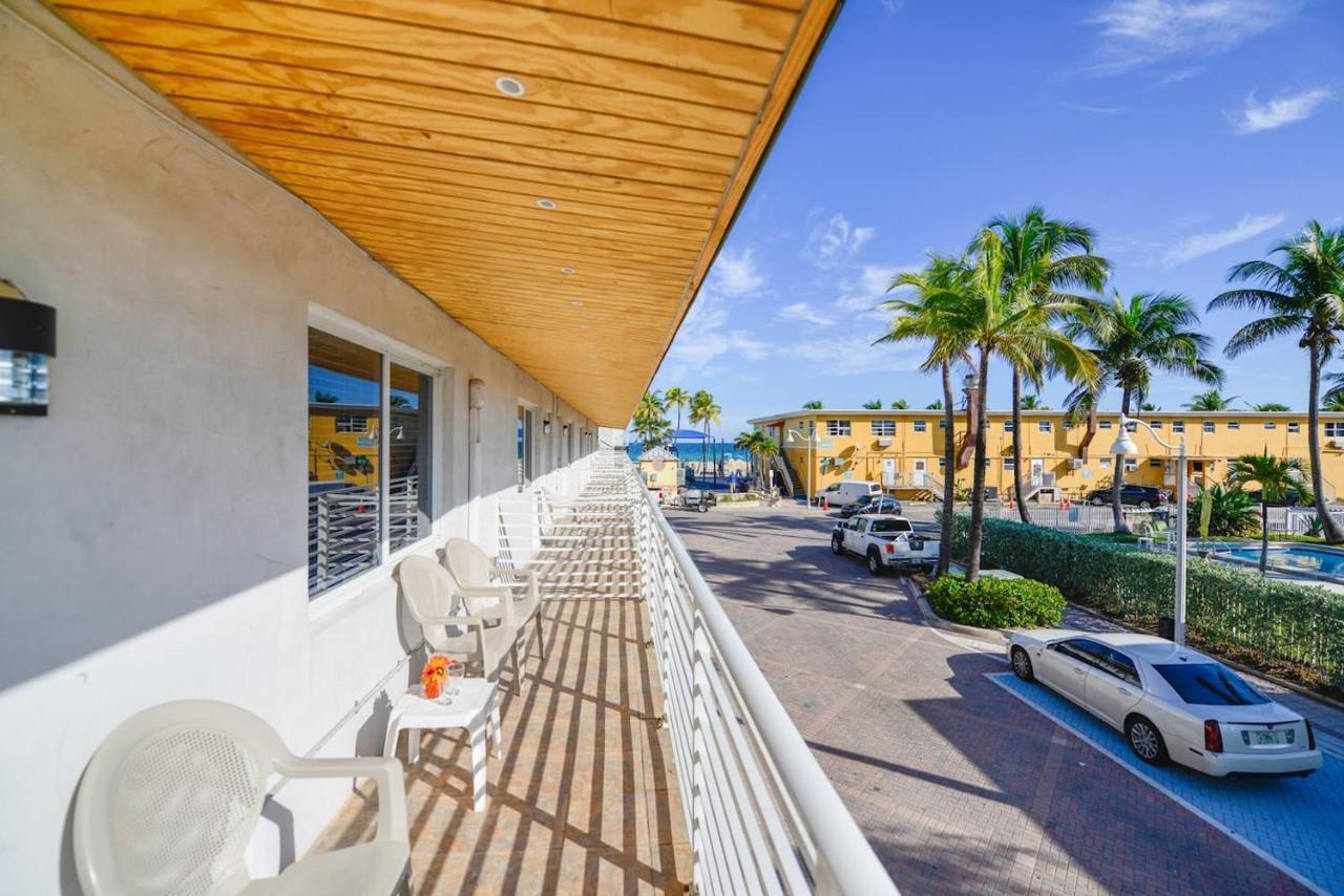 Cozy 1 Bedroom With Pool Steps From The Beach #41 Hollywood Exterior photo