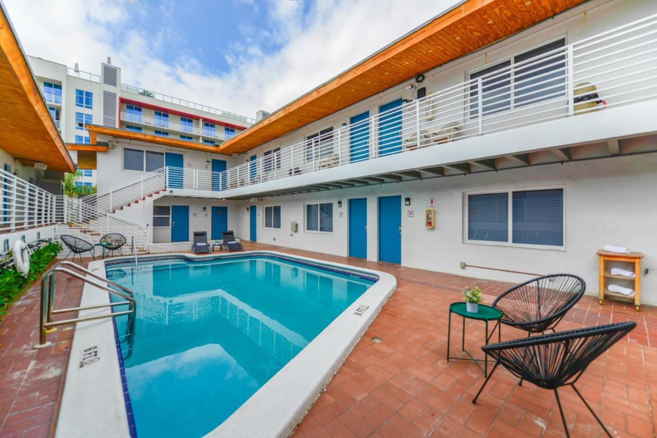 Cozy 1 Bedroom With Pool Steps From The Beach #41 Hollywood Exterior photo