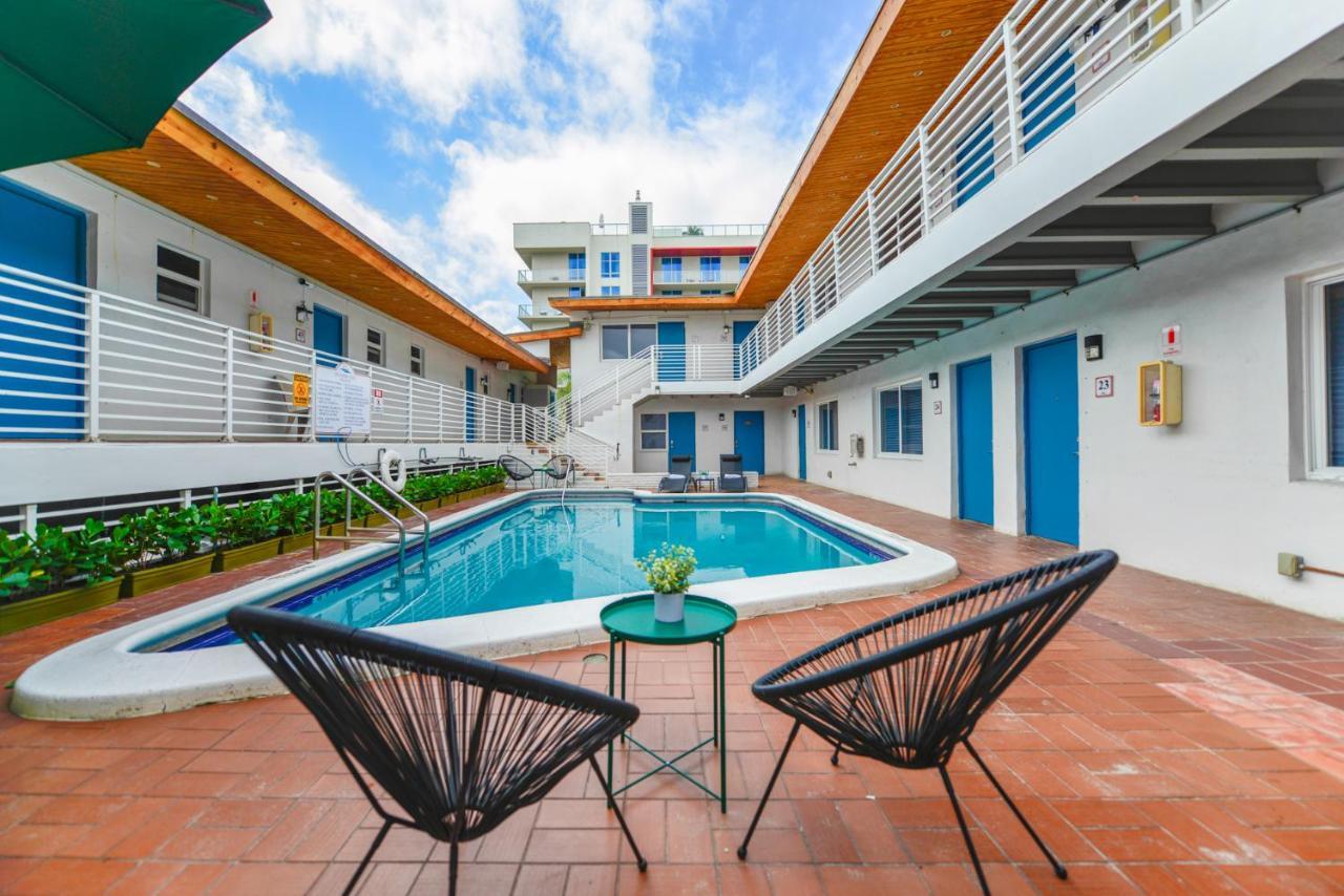 Cozy 1 Bedroom With Pool Steps From The Beach #41 Hollywood Exterior photo