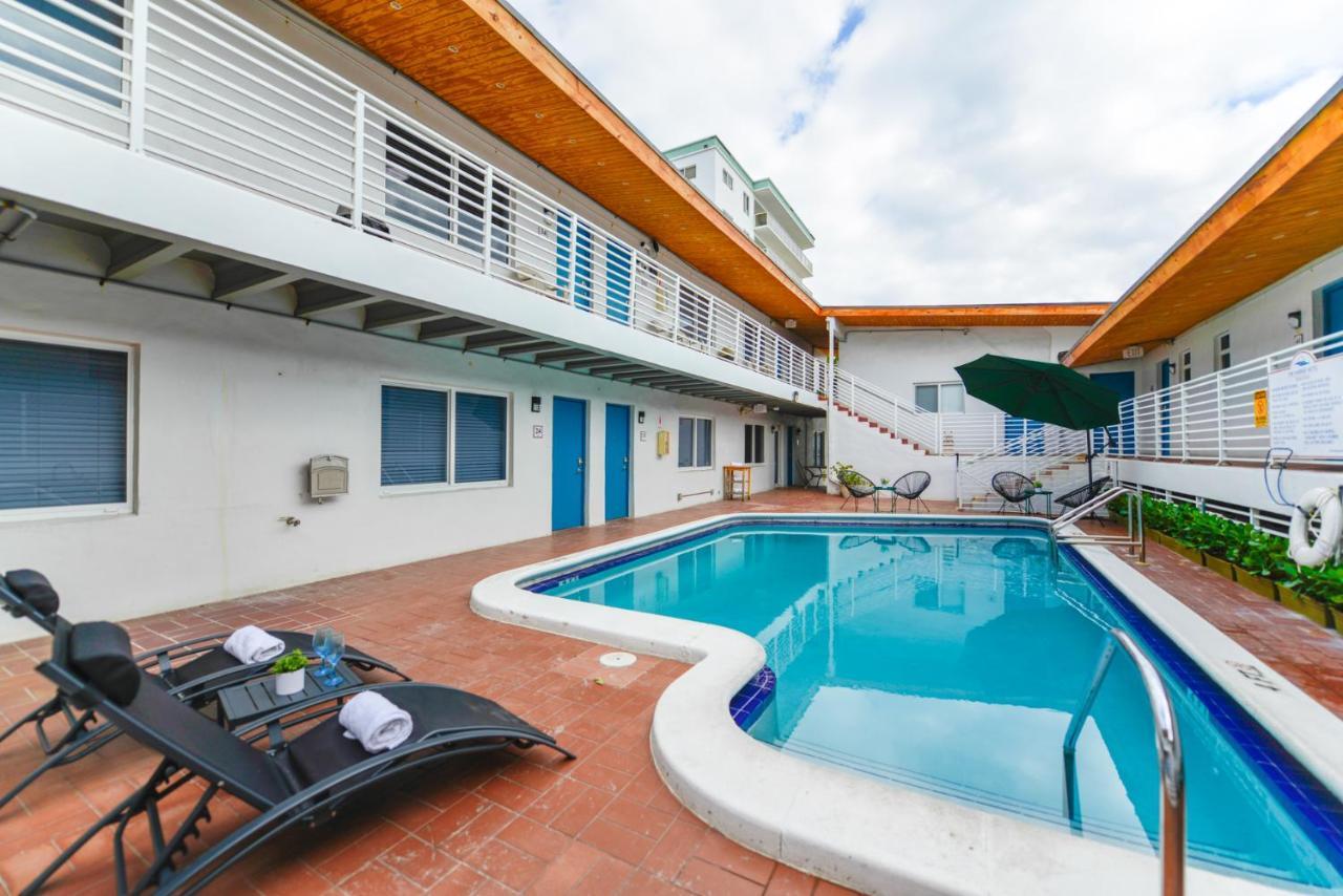 Cozy 1 Bedroom With Pool Steps From The Beach #41 Hollywood Exterior photo