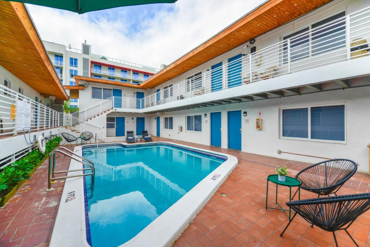 Cozy 1 Bedroom With Pool Steps From The Beach #41 Hollywood Exterior photo